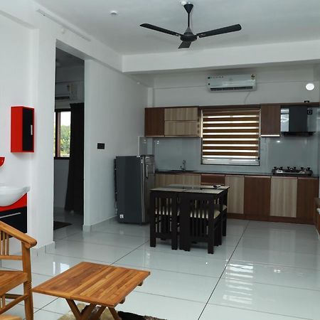 Achoos Residency Hotell Tiruvalla Exteriör bild