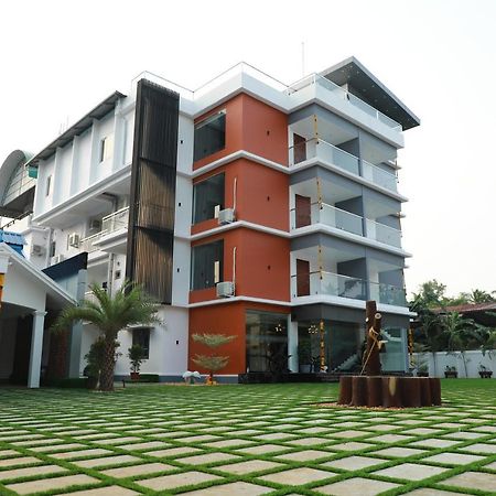 Achoos Residency Hotell Tiruvalla Exteriör bild