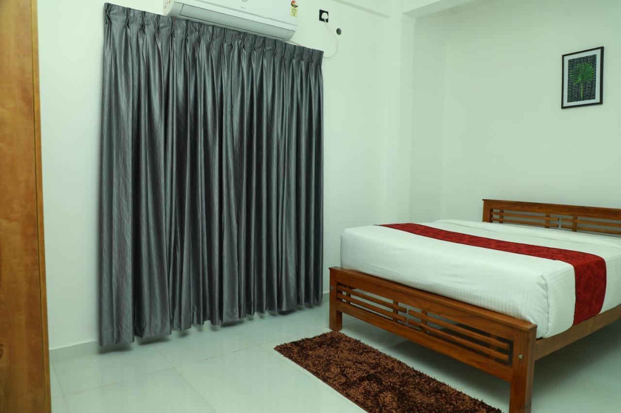 Achoos Residency Hotell Tiruvalla Exteriör bild