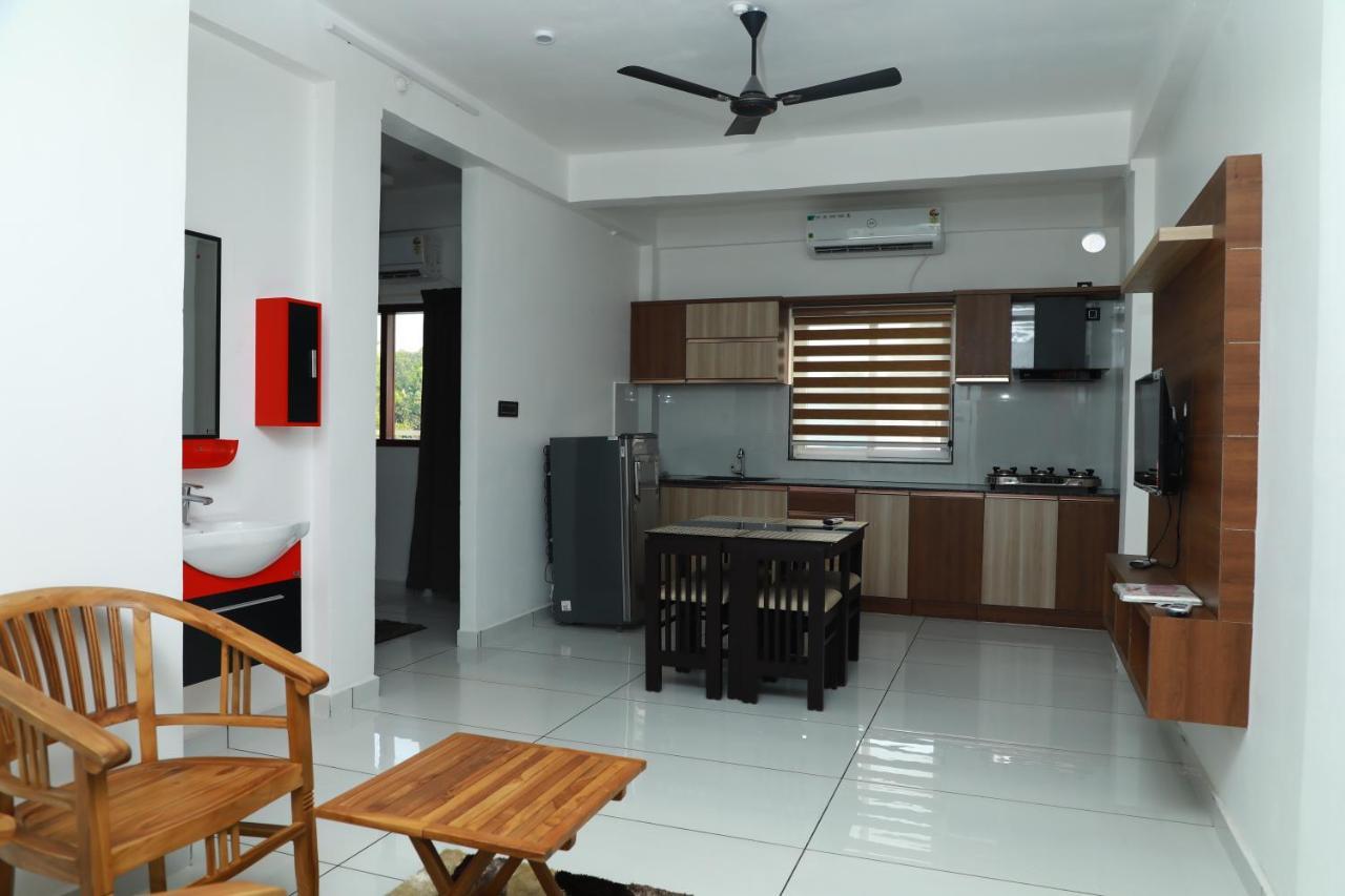 Achoos Residency Hotell Tiruvalla Exteriör bild
