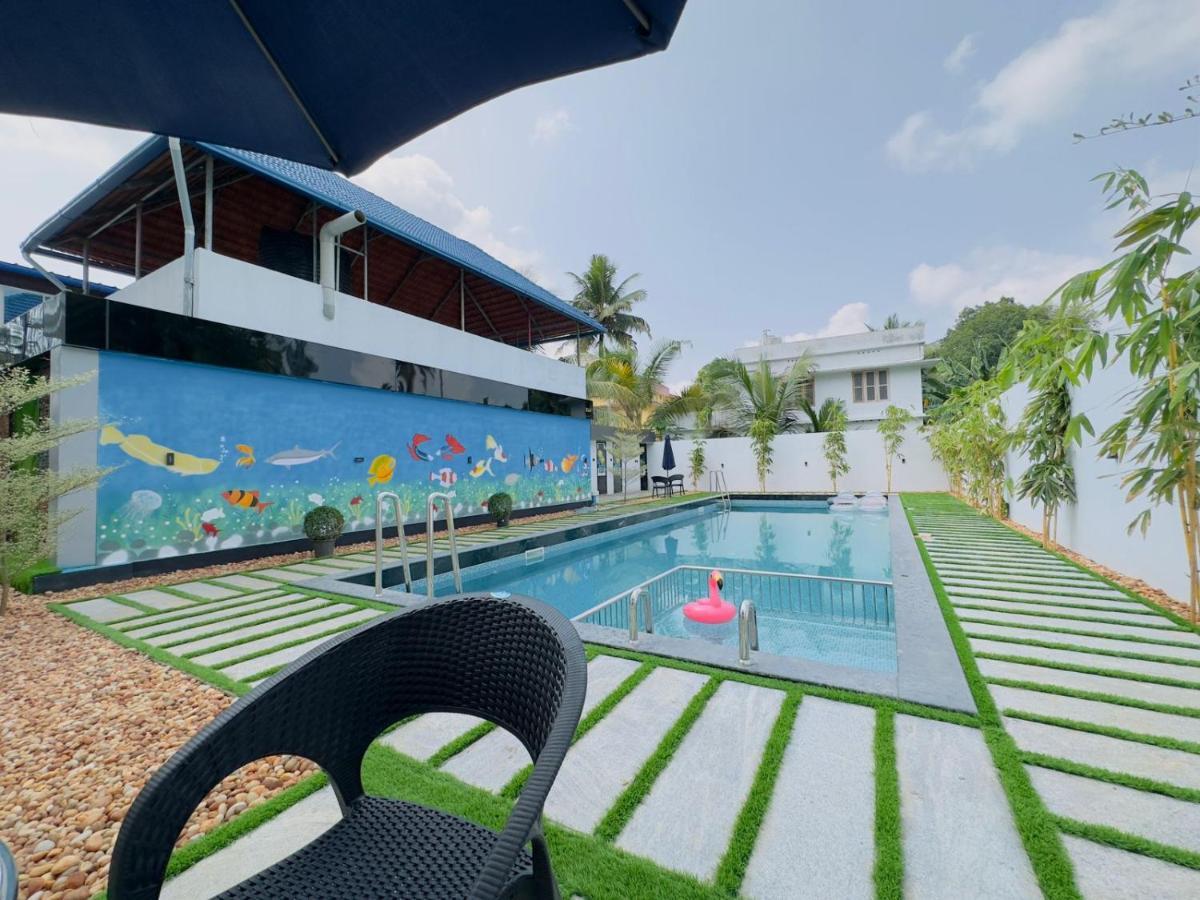Achoos Residency Hotell Tiruvalla Exteriör bild