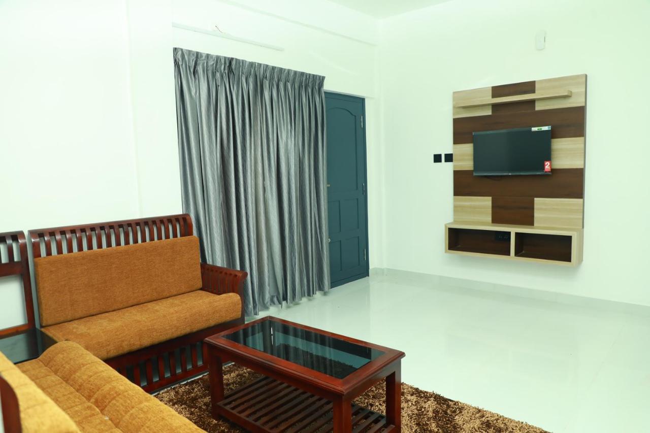 Achoos Residency Hotell Tiruvalla Exteriör bild