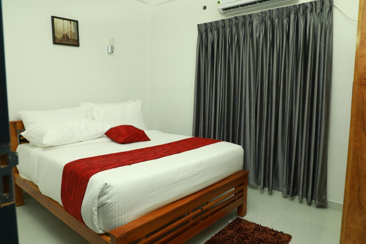 Achoos Residency Hotell Tiruvalla Exteriör bild