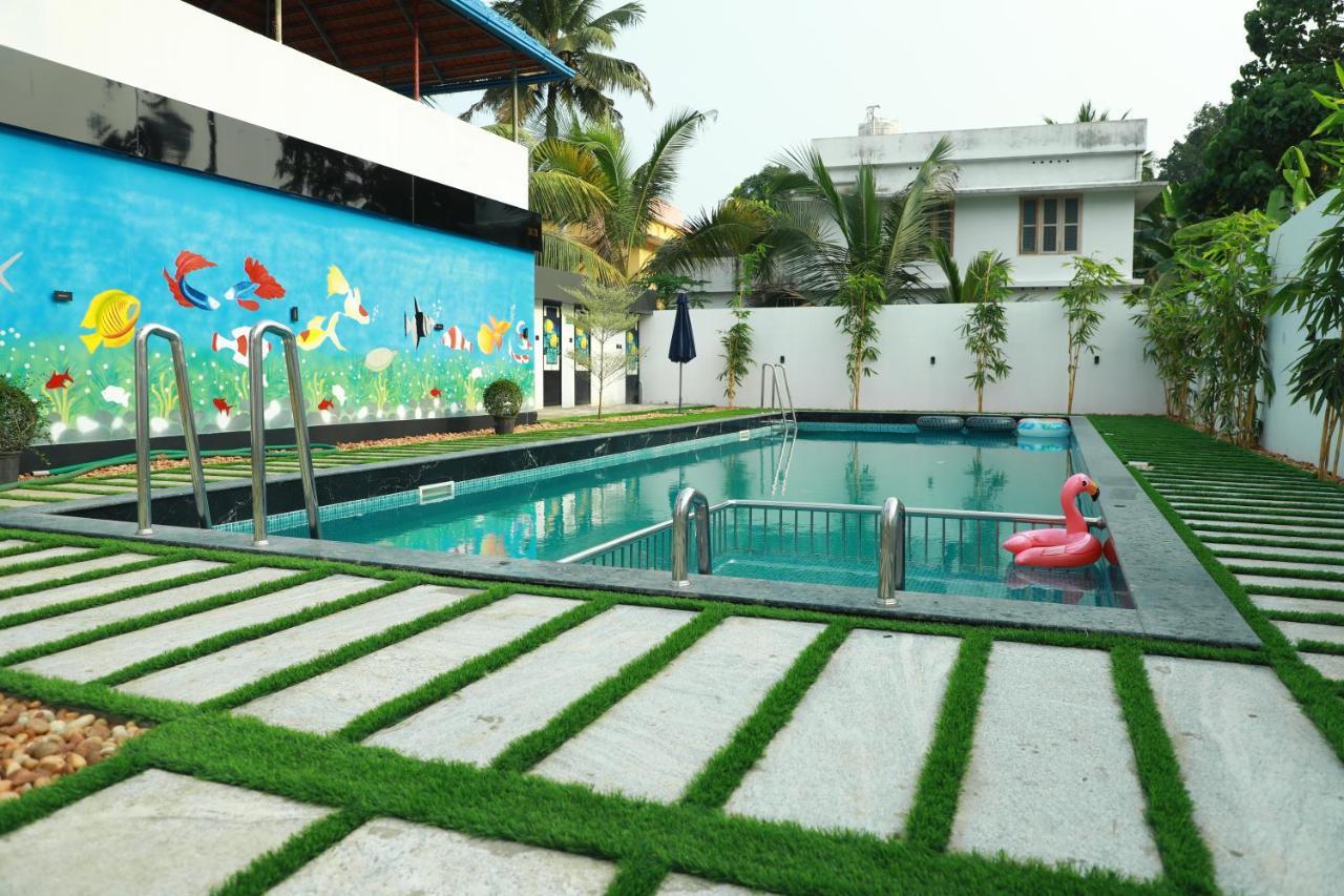 Achoos Residency Hotell Tiruvalla Exteriör bild