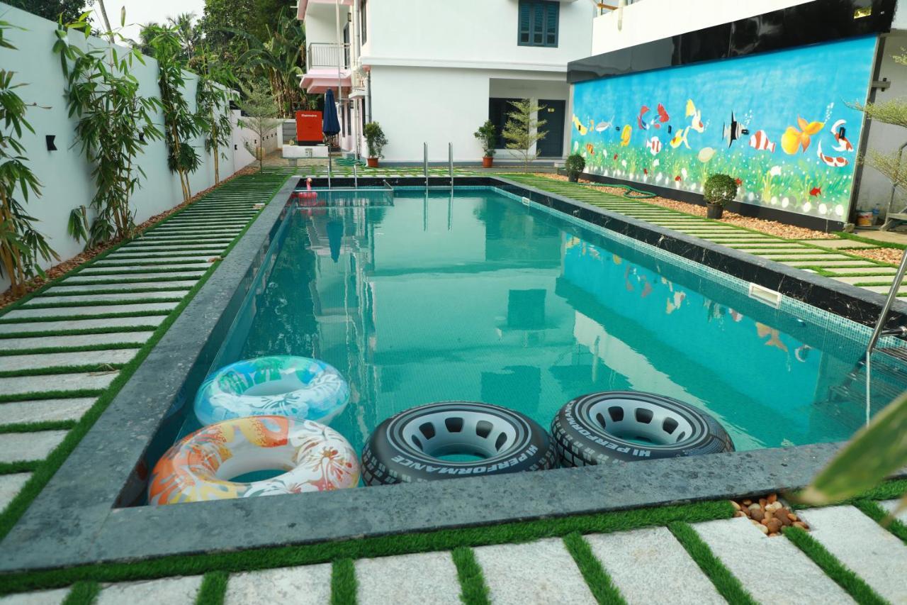 Achoos Residency Hotell Tiruvalla Exteriör bild